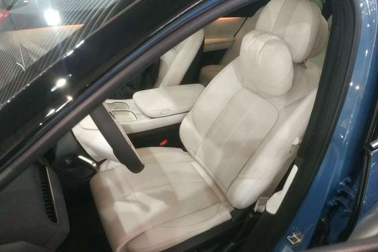 Used Nio ES7 2024 75 kWh Left Front Seat