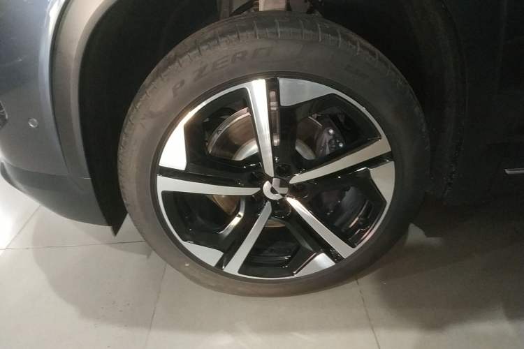 Used Nio ES7 2024 75 kWh Left Front Wheel Hub