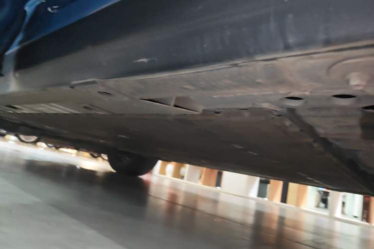 Used Nio ES7 2024 75 kWh Left Side Sill
