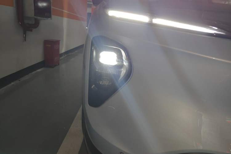 Used Nio ES7 2024 100kWh Signature Edition Right Front Headlight