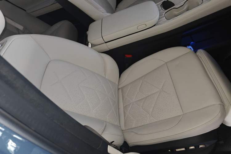Used Nio ES7 2024 75 kWh Right Front Seat