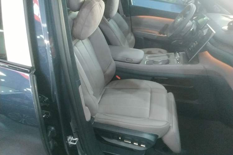 Used Nio ES7 2024 75 kWh Right Front Seat