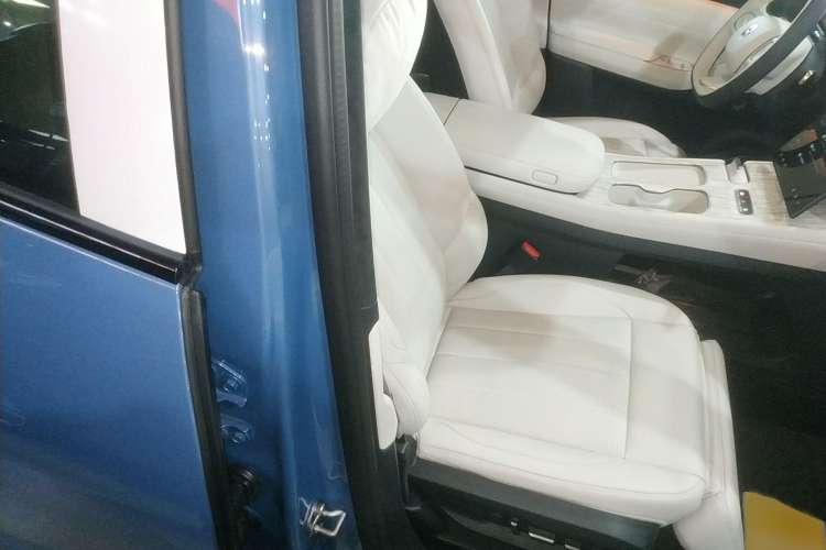 Used Nio ES7 2024 75 kWh Right Front Seat