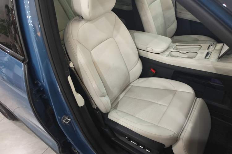 Used Nio ES7 2024 75 kWh Right Front Seat