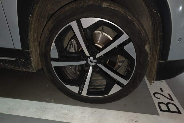 Used Nio ES7 2024 100kWh Signature Edition Right Front Wheel Hub