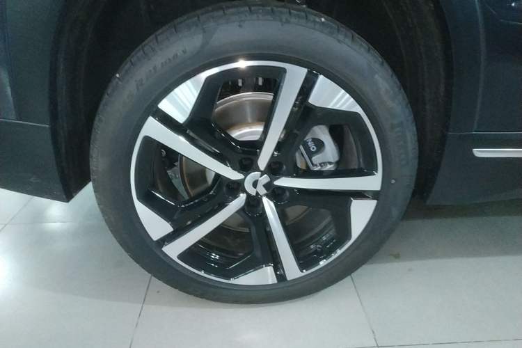Used Nio ES7 2024 75 kWh Right Rear Wheel Hub