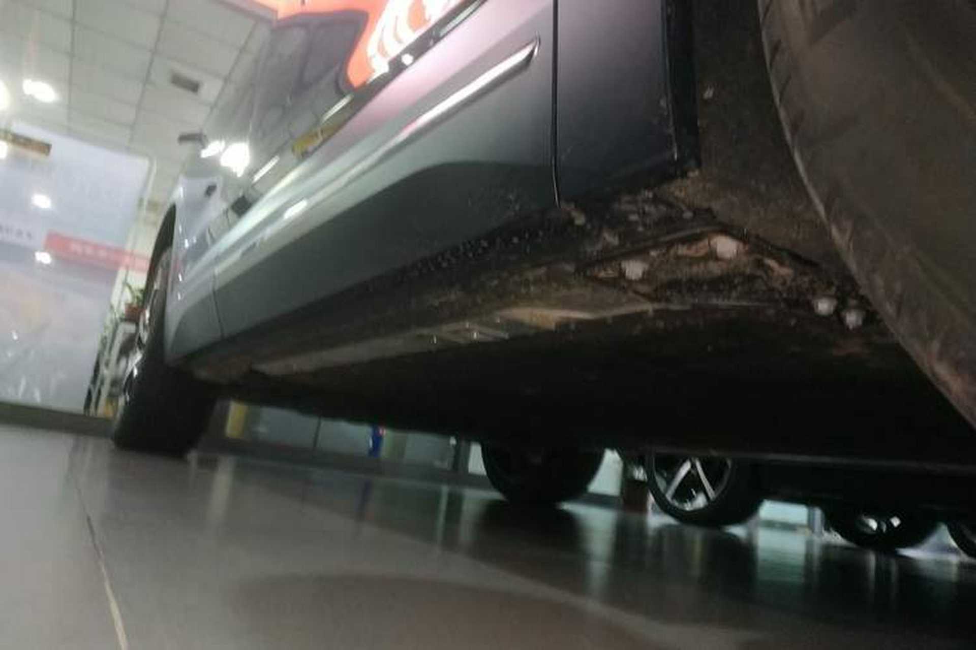 Used Nio ES7 2024 75 kWh Right Side Sill