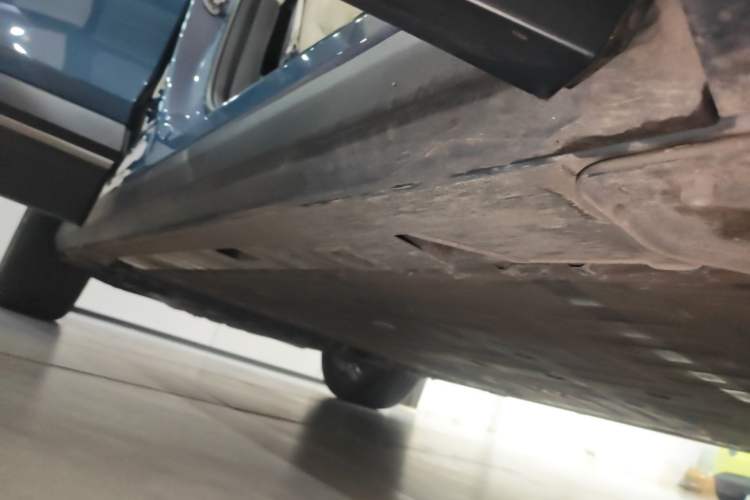 Used Nio ES7 2024 75 kWh Right Side Sill