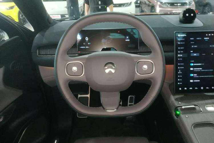 Used Nio ES7 2024 75 kWh Steering Wheel