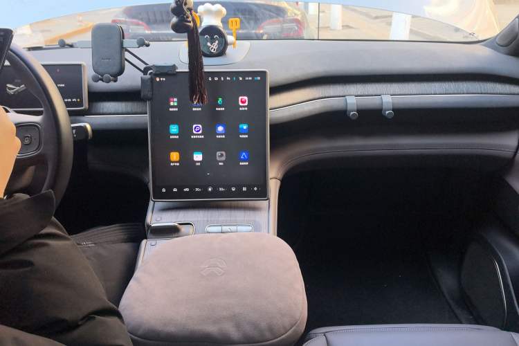 Used Nio ES7 2024 75 kWh Audio And AC Panel