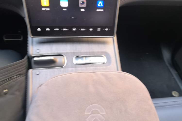 Used Nio ES7 2024 75 kWh Gear Lever