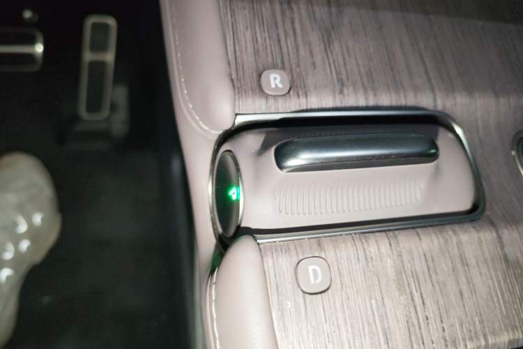 Used Nio ES7 2024 75 kWh Gear Lever