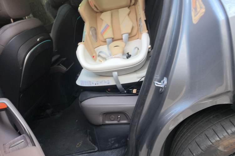 Used Nio ES7 2024 75 kWh Left Rear Seat