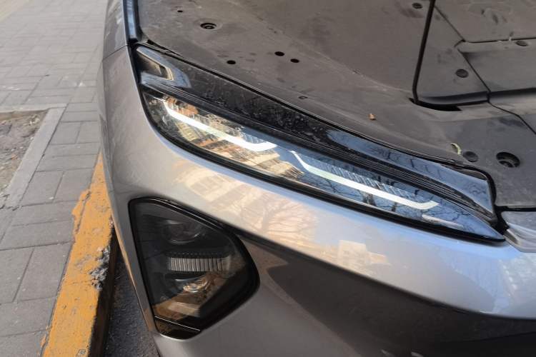 Used Nio ES7 2024 75 kWh Right Front Headlight