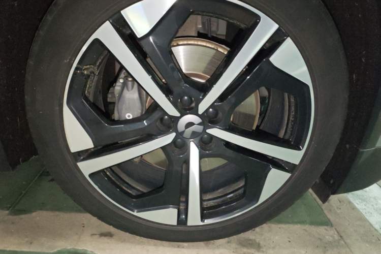 Used Nio ES7 2024 75 kWh Right Front Wheel Hub