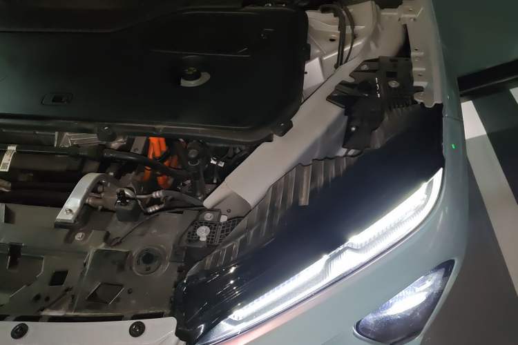 Used Nio ES7 2024 100kWh Signature Edition Engine Bay Left