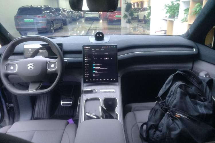 Used Nio ES7 2024 75 kWh Center Console
