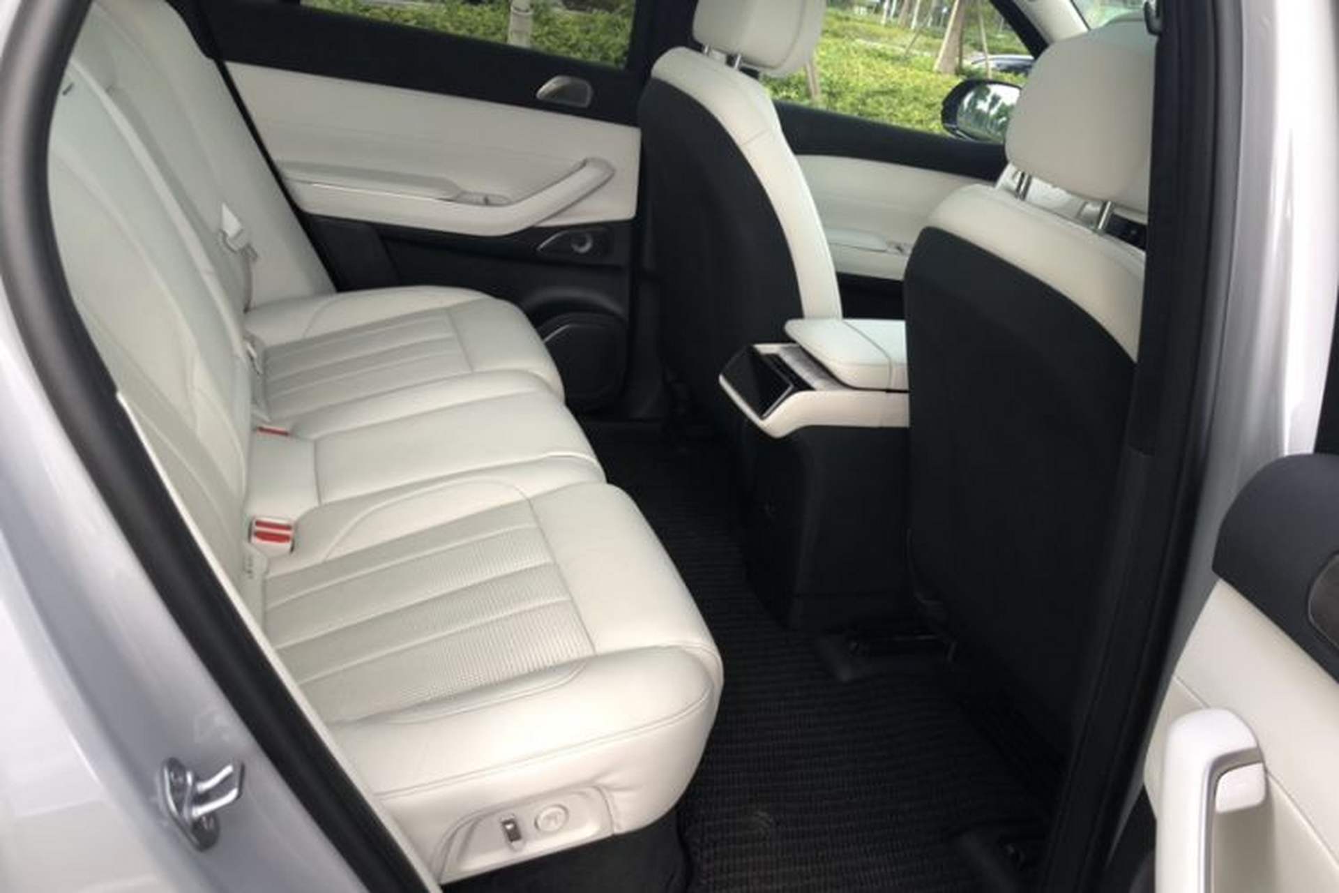 Used Nio ES7 2024 100kWh Signature Edition Interior 4