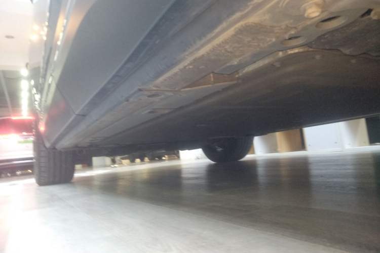 Used Nio ES7 2024 75 kWh Left Side Sill