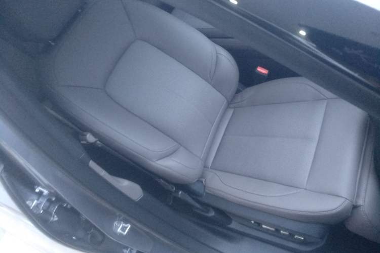 Used Nio ES7 2024 75 kWh Right Front Seat