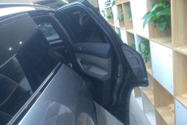 Used Nio ES7 2024 75 kWh Right Rear Door Interior