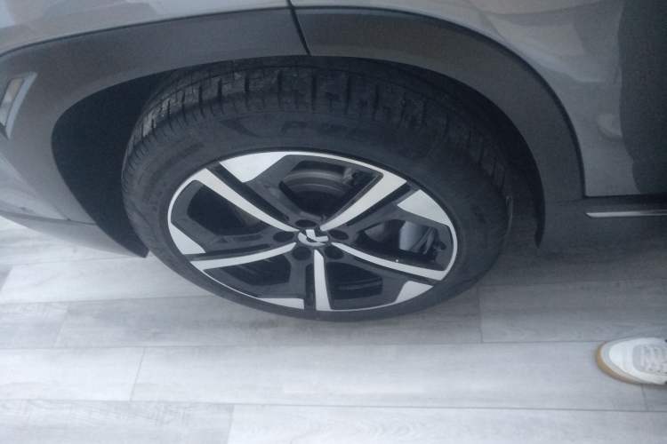 Used Nio ES7 2024 75 kWh Right Rear Wheel Hub