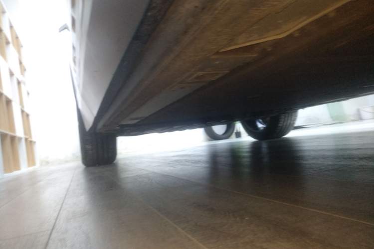 Used Nio ES7 2024 75 kWh Right Side Sill