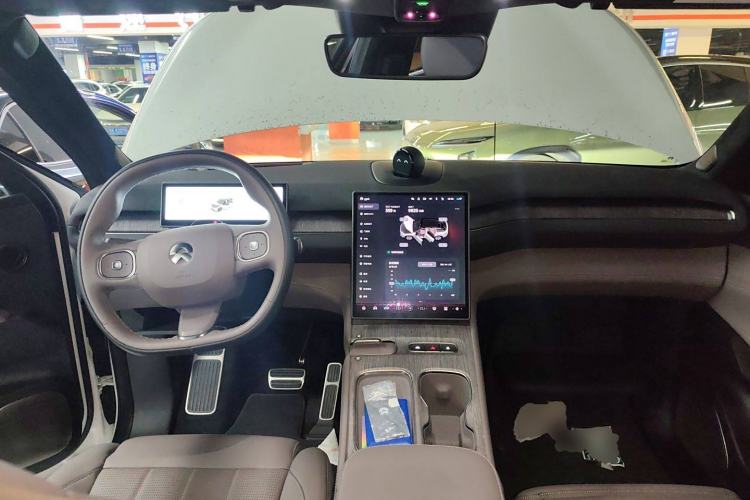 Used Nio ES7 2024 75 kWh Center Console