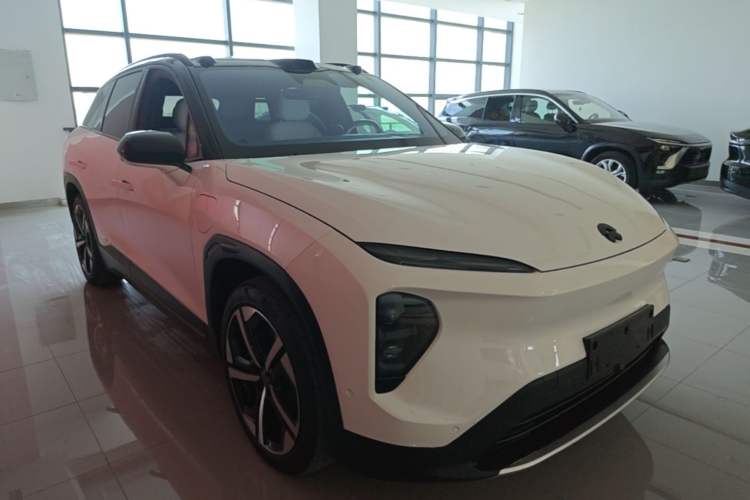 Used Nio ES7 2024 100kWh Signature Edition Front Right 45 Deg