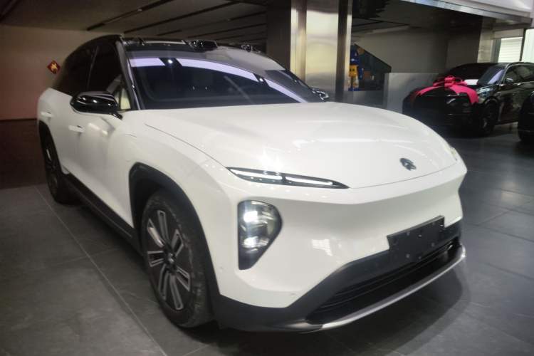Used Nio ES7 2024 100kWh Signature Edition Front Right 45 Deg