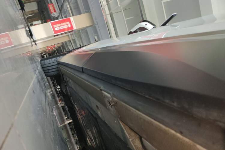 Used Nio ES7 2024 100kWh Signature Edition Left Side Sill