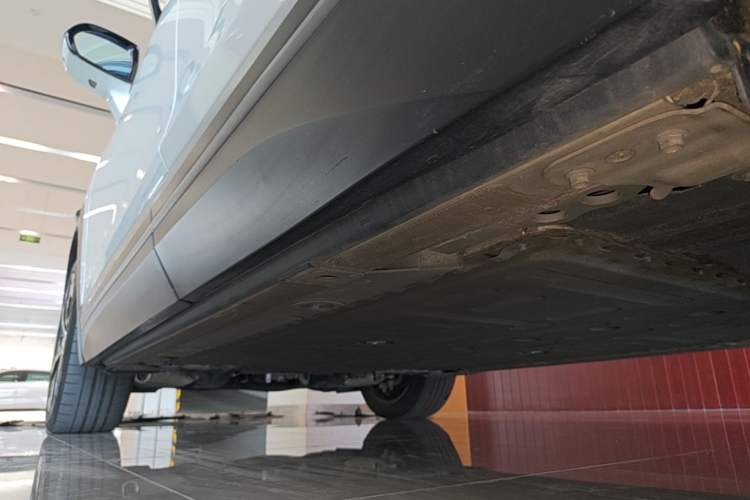 Used Nio ES7 2024 100kWh Signature Edition Left Side Sill