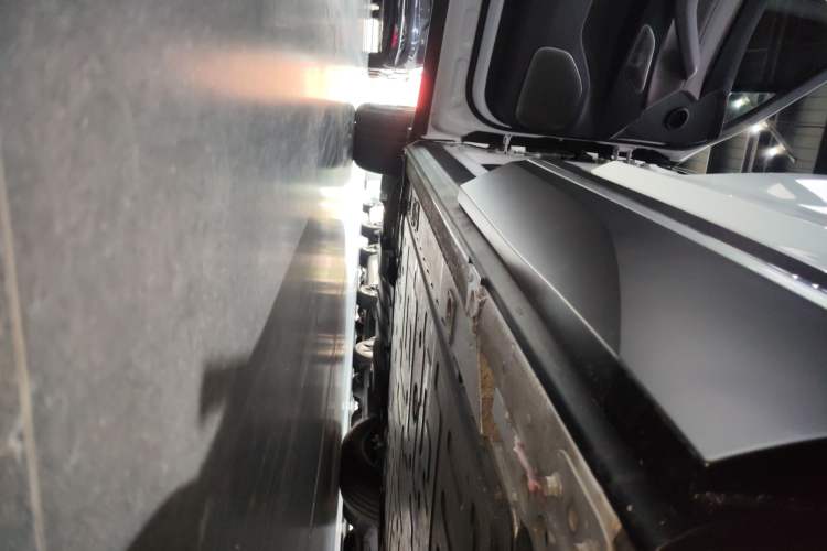 Used Nio ES7 2024 100kWh Signature Edition Left Side Sill
