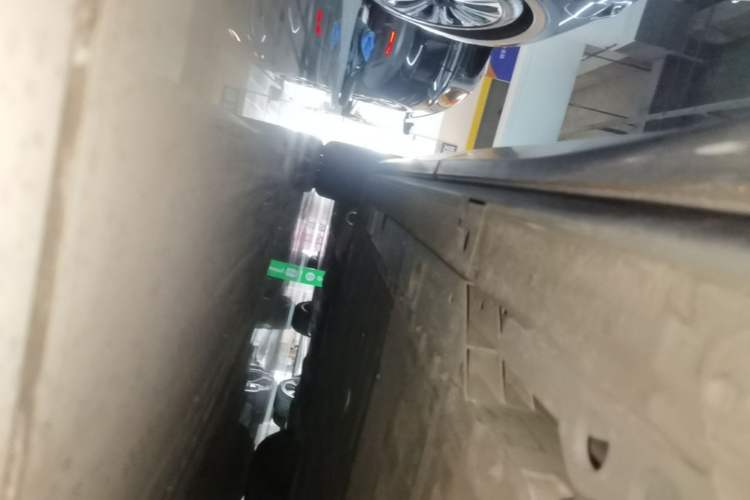 Used Nio ES7 2024 100kWh Left Side Sill