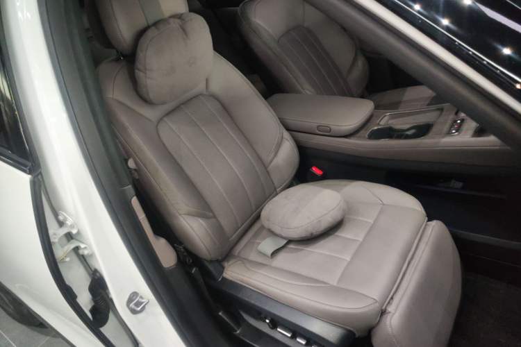 Used Nio ES7 2024 100kWh Signature Edition Right Front Seat