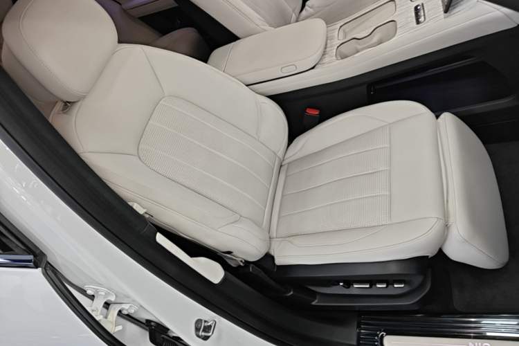Used Nio ES7 2024 100kWh Right Front Seat