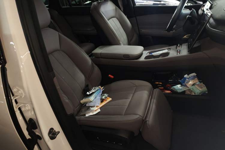 Used Nio ES7 2024 75 kWh Right Front Seat