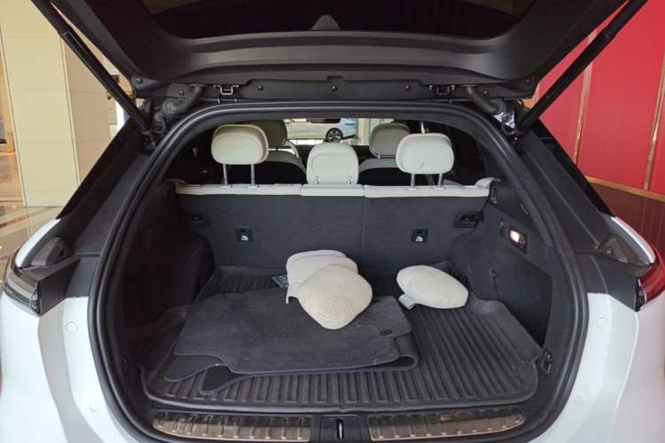 Used Nio ES7 2024 100kWh Signature Edition Trunk