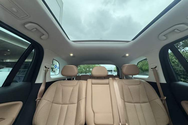 Used Nio ES8 2018 355 km Base Version 7-Seater Edition Interior 4