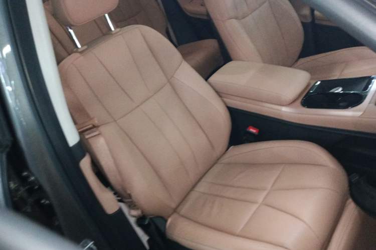 Used Nio ES8 2018 355 km Base Version 7-Seater Edition Right Front Seat