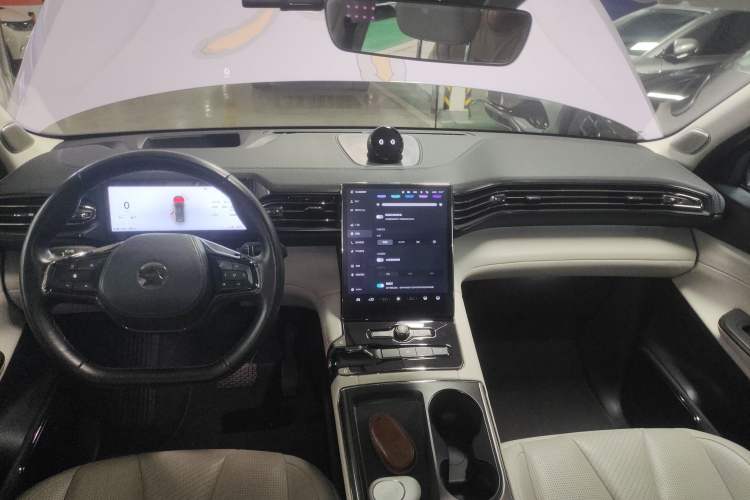 Used Nio ES8 2020 450 km Range 6-Seater Version Center Console