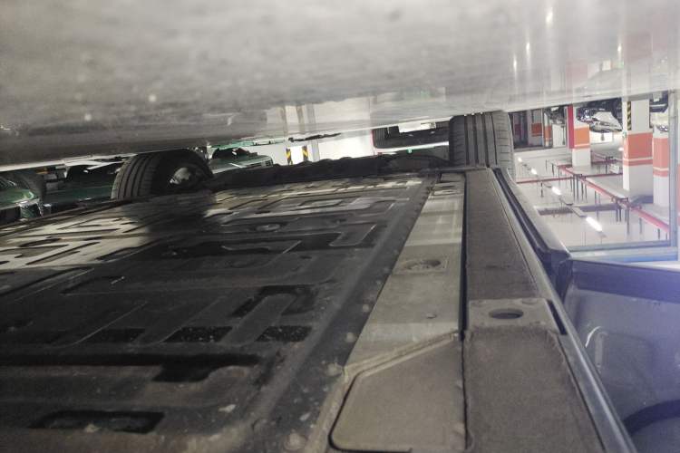 Used Nio ES8 2020 450 km Range 6-Seater Version Left Side Sill