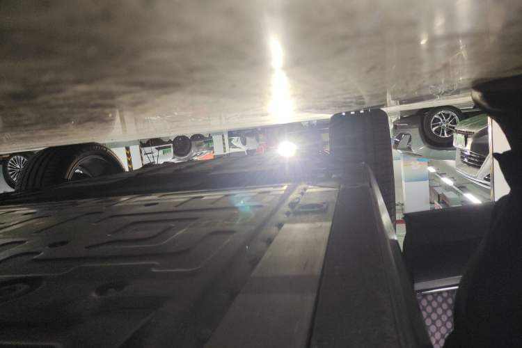 Used Nio ES8 2020 450 km Range 6-Seater Version Right Side Sill