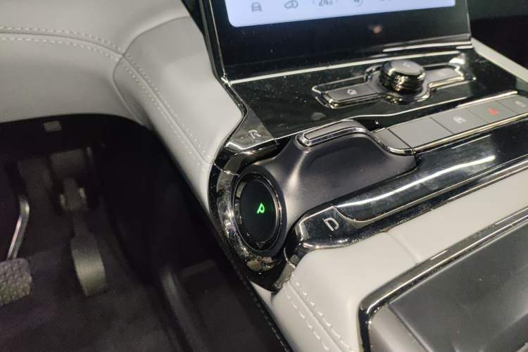Used Nio ES8 2020 580 km Range Signature Edition Six-Seater Version Gear Lever