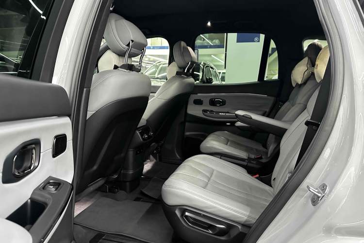 Used Nio ES8 2020 580 km Range Signature Edition Six-Seater Version Interior 11