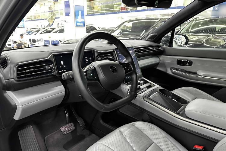 Used Nio ES8 2020 580 km Range Signature Edition Six-Seater Version Interior 13