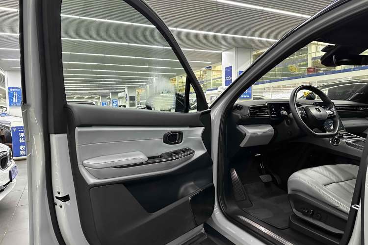 Used Nio ES8 2020 580 km Range Signature Edition Six-Seater Version Interior 14