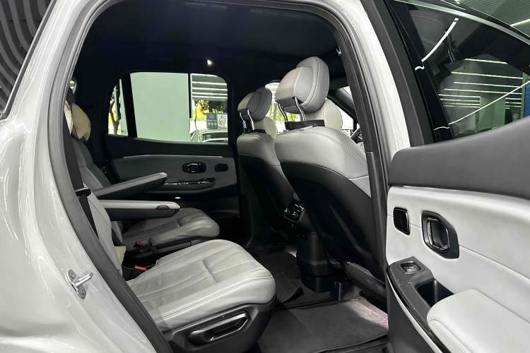 Used Nio ES8 2020 580 km Range Signature Edition Six-Seater Version Interior 9