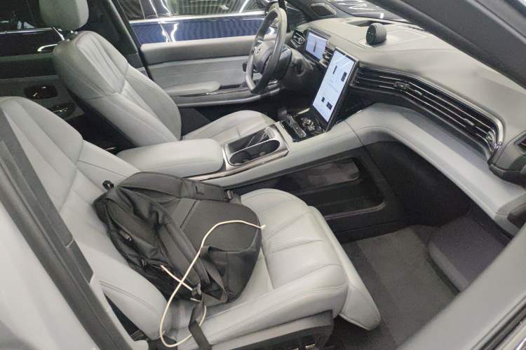 Used Nio ES8 2020 580 km Range Signature Edition Six-Seater Version Right Front Seat