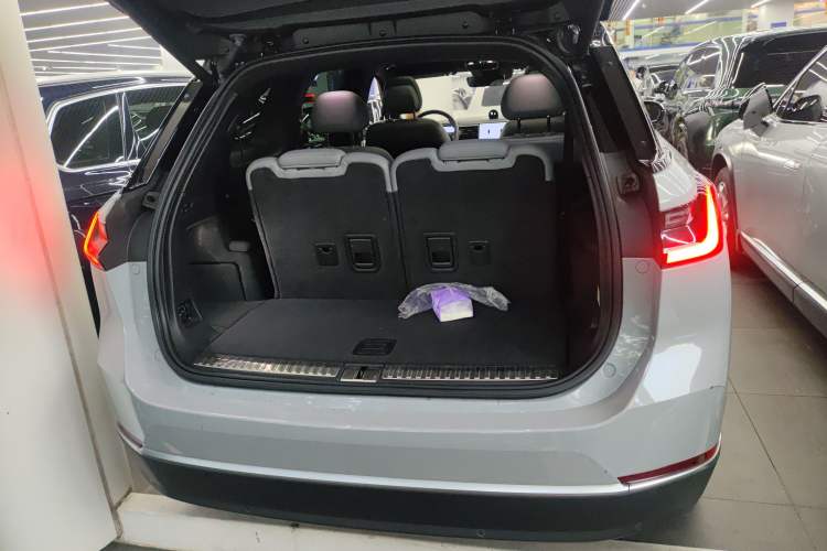 Used Nio ES8 2020 580 km Range Signature Edition Six-Seater Version Trunk